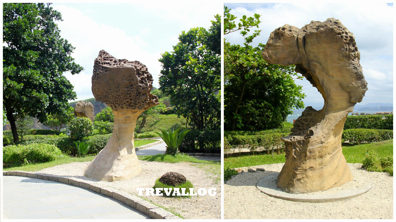  Queen's Head 2 and Princess' Head 2 at Yehliu Geopark, Taiwan