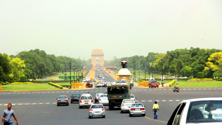 Road to India Gate, New Delhi