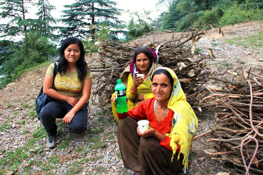 Indian women who carried timber