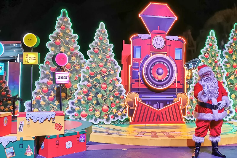 Universal Studios Singapore Guide - Meet and Greet with Santa
