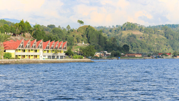 From Medan to Samosir Island (Lake Toba) via Siantar and Parapat