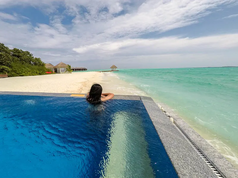 Olhuveli Beach & Spa Resort Maldives - Infinity Pool
