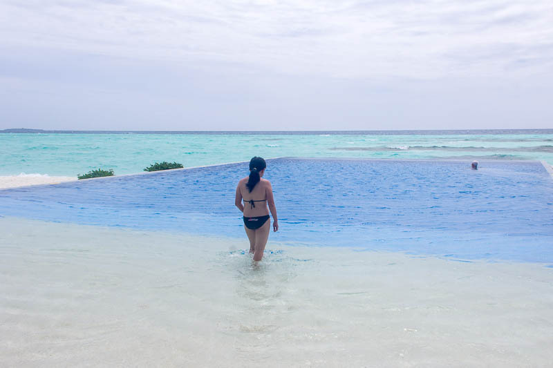 Olhuveli Beach & Spa Resort Maldives - Infinity Pool c