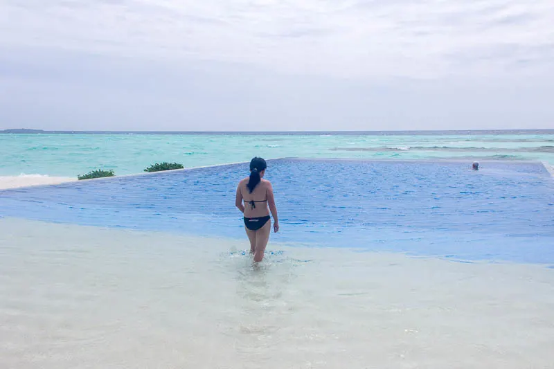 Olhuveli Beach & Spa Resort Maldives - Infinity Pool c