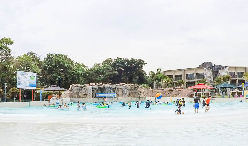 Wild Wild Wet Waterpark Singapore - Tsunami