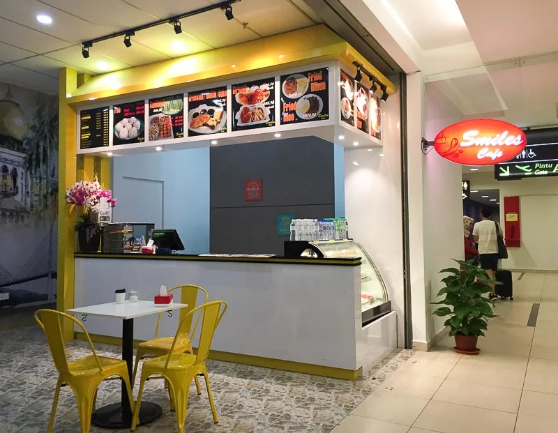 Penang International Airport: restaurant smiles cafe