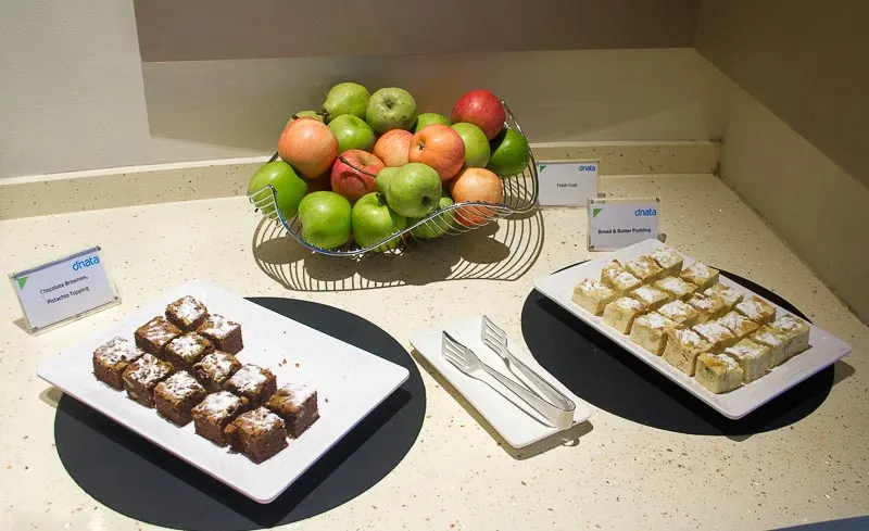 dnata lounge changi terminal 3 food - cakes and fruits