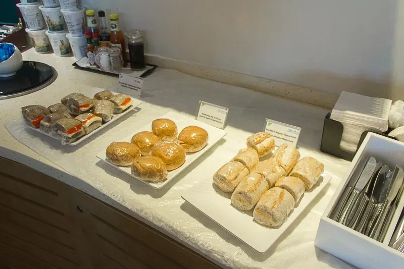 dnata lounge changi terminal 3 food - sandwich