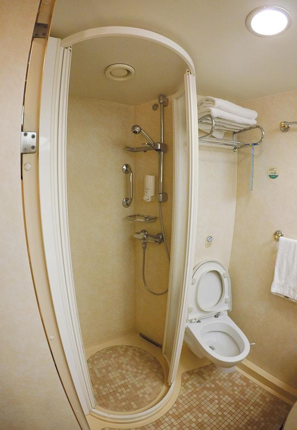 Voyager of the Seas - Singapore Penang 4 days 3 nights - stateroom toilet