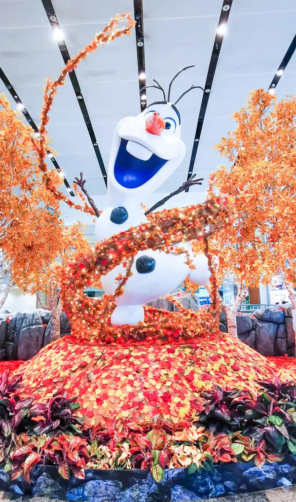 Christmas in Singapore - Changi Airport Frozen Olaf