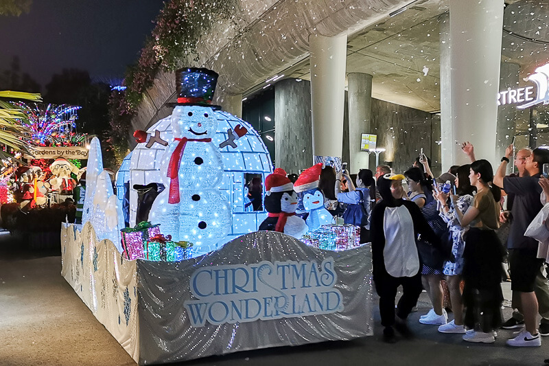 Christmas in Singapore - Christmas Wonderland Santa Parade