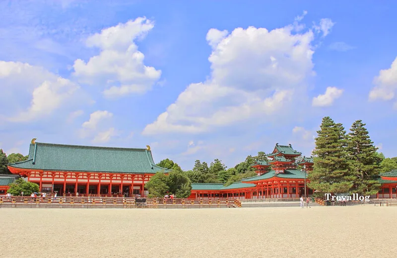 The vast complex of Heian Shrine
