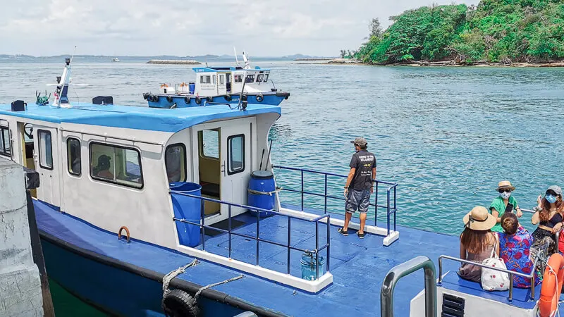 Marina South Ferries - small boat that goes to Sisters Island