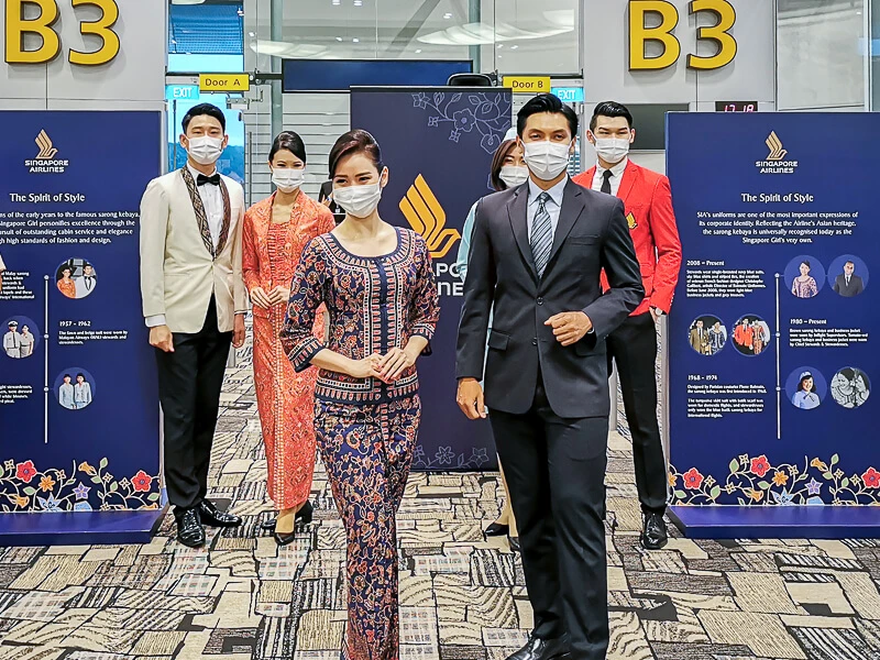 Singapore Airlines Present Uniform
