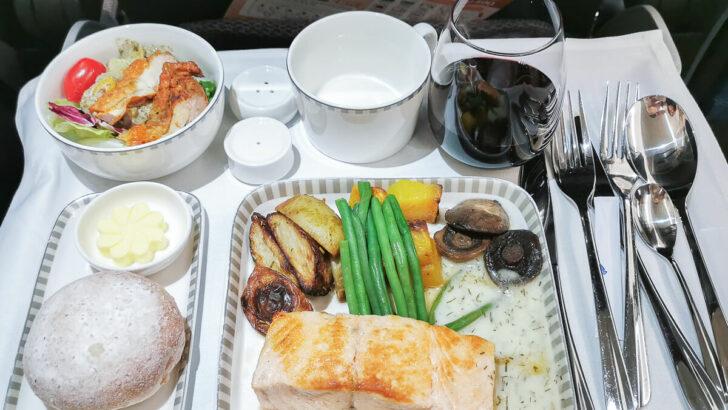 Singapore Airline Restaurant A380 Changi - Economy Class Dining