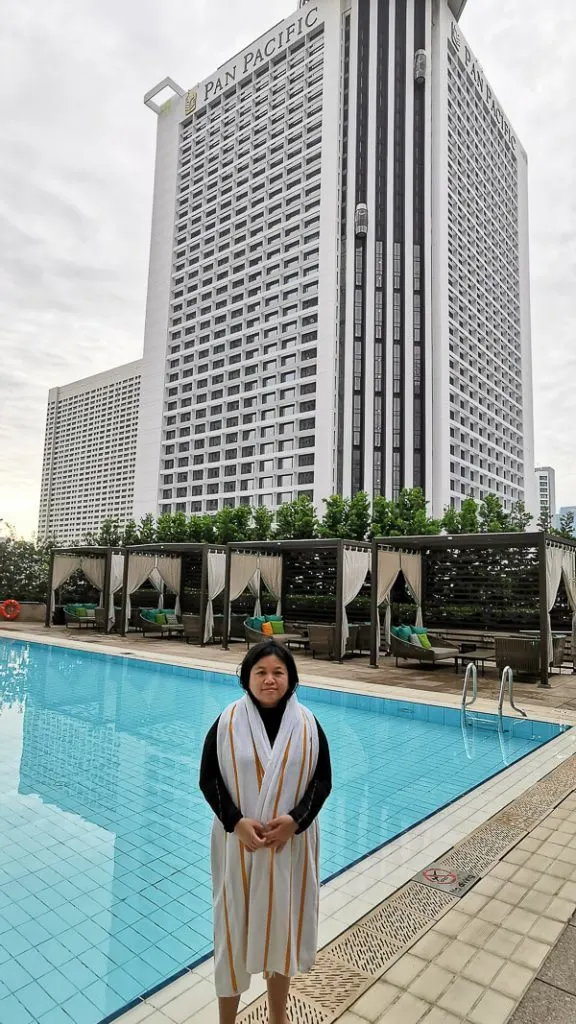 Conrad Centennial Singapore Review - Morning Pool