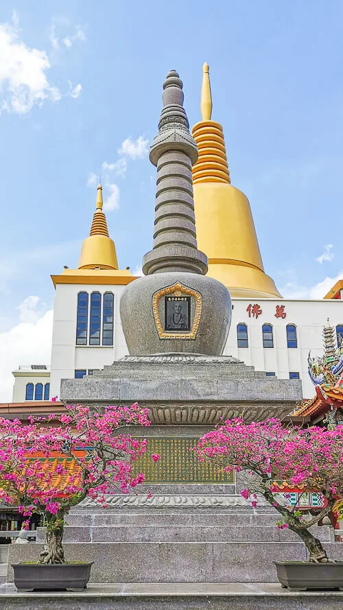 Kong Meng San Phor Kark See Singapore - Relic stupa of Ven. Hong Choon 2