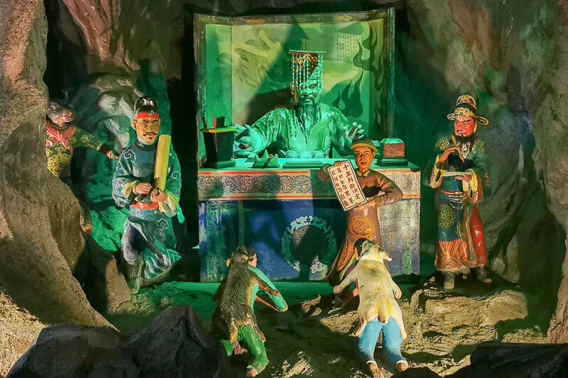 Haw Par Villa Singapore - Hell Museum - Ten Courts of Hell (5)