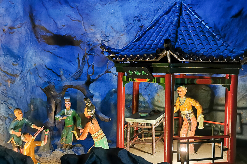 Haw Par Villa Singapore - Hell Museum - Ten Courts of Hell