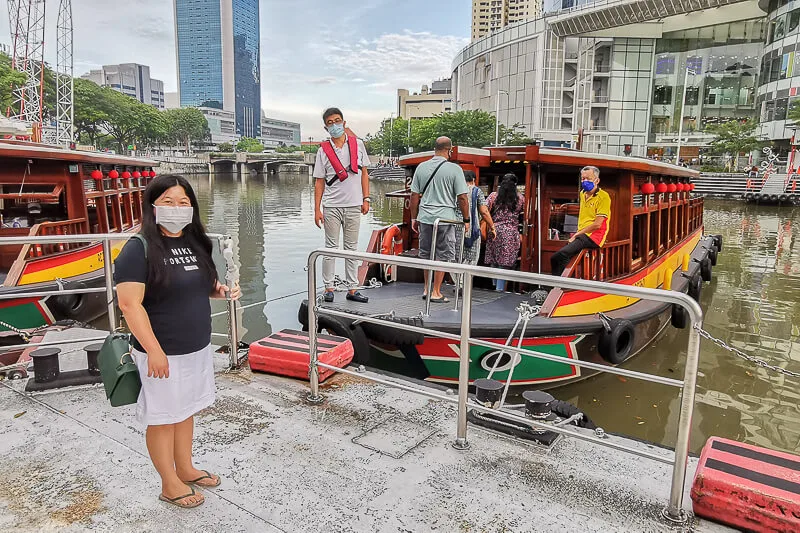 Singapore River Cruise Review - Bumboat (1)