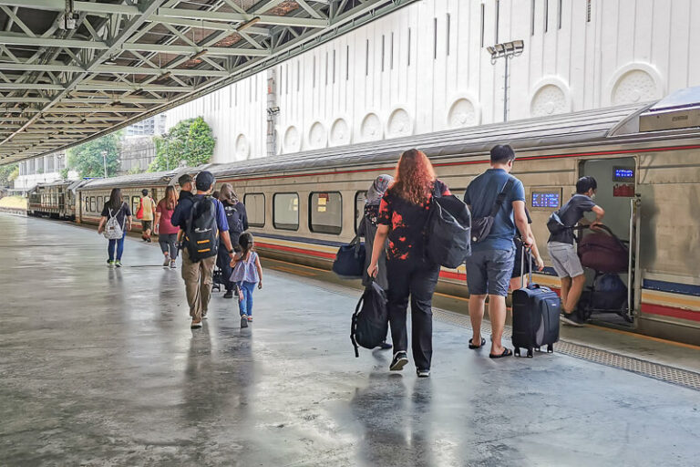 How To Travel From Singapore To Johor Bahru By Train (KTM Shuttle Tebrau)