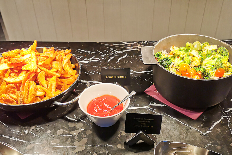 Swissotel The Stamford Review - Executive Lounge - Breakfast