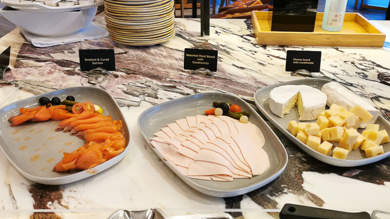 Swissotel The Stamford Review - Executive Lounge - Breakfast