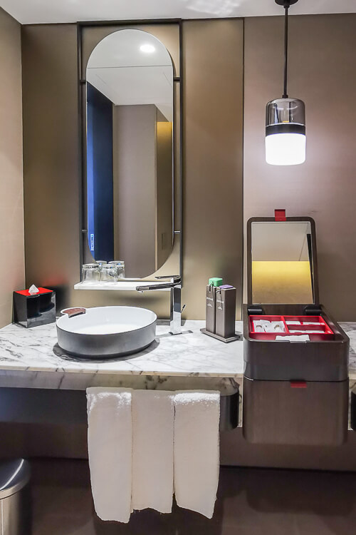 Swissotel The Stamford Review - Executive Room - Bathroom