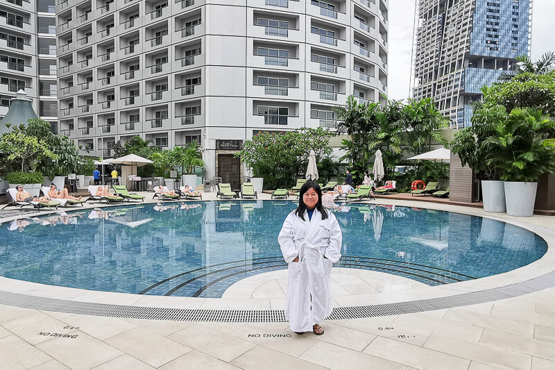 Swissotel The Stamford Review - Swimming Pool
