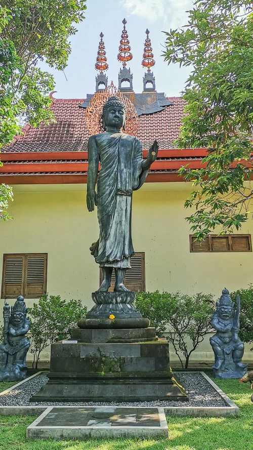 Guide to Visiting Candi Mendut - Mendut Buddhist Monastery