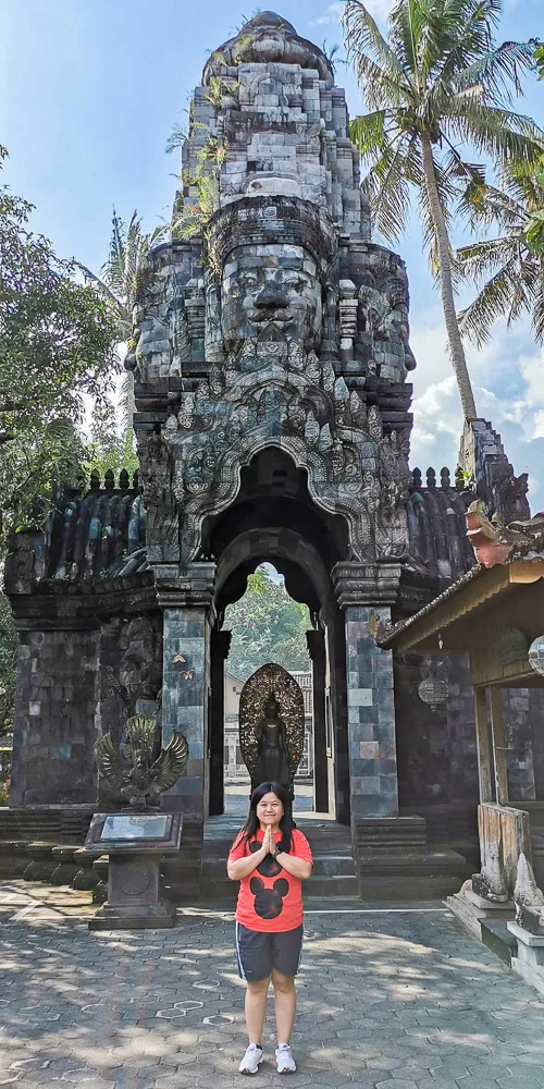 Guide to Visiting Candi Mendut - Mendut Buddhist Monastery