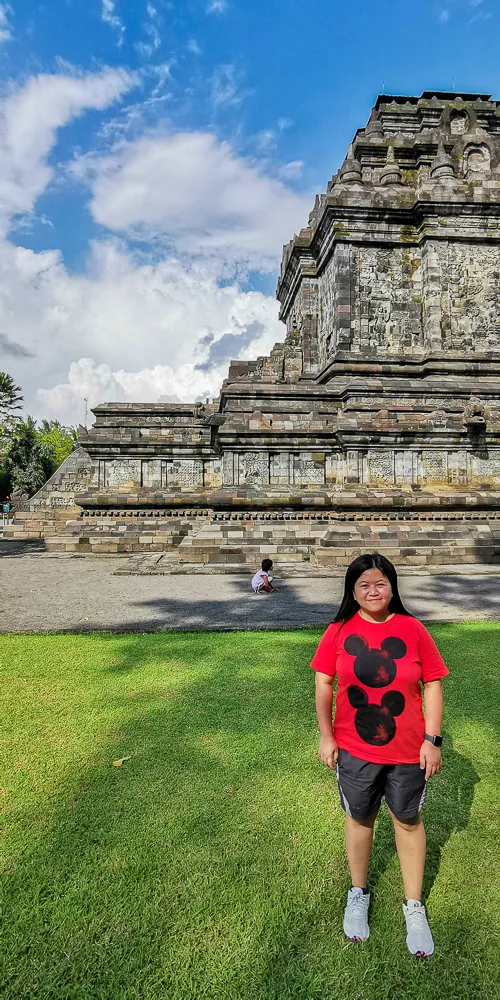 Guide to Visiting Candi Mendut - Mendut Buddhist Monastery