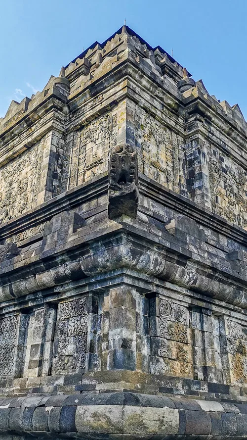 Guide to Visiting Candi Mendut - Mendut Buddhist Monastery