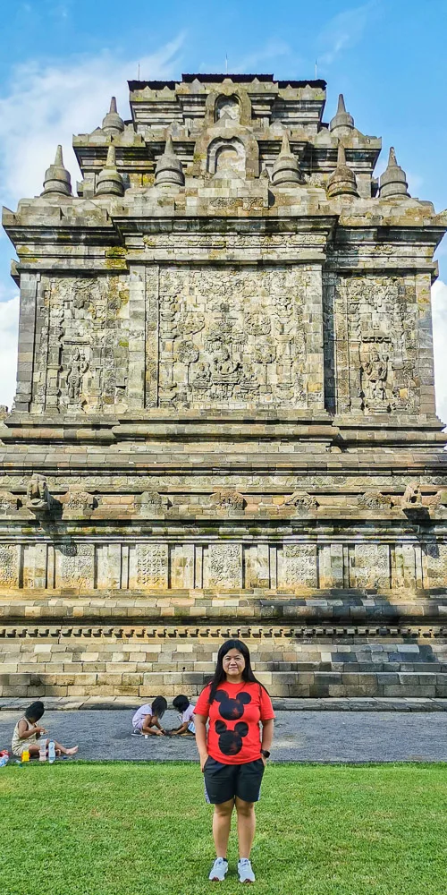 Guide to Visiting Candi Mendut - Mendut Buddhist Monastery