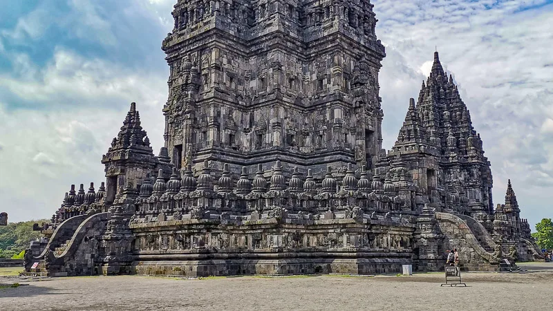 Guide to Visiting Candi Prambanan - Prambanan Temple Main Courtyard