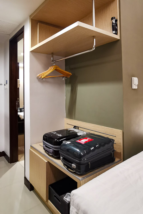 Harper Malioboro Yogyakarta Review - Superior Room (3) Luggage Storage and Wardrobe