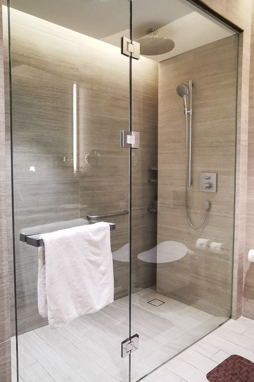 Jewel Changi Lounge Review - Shower