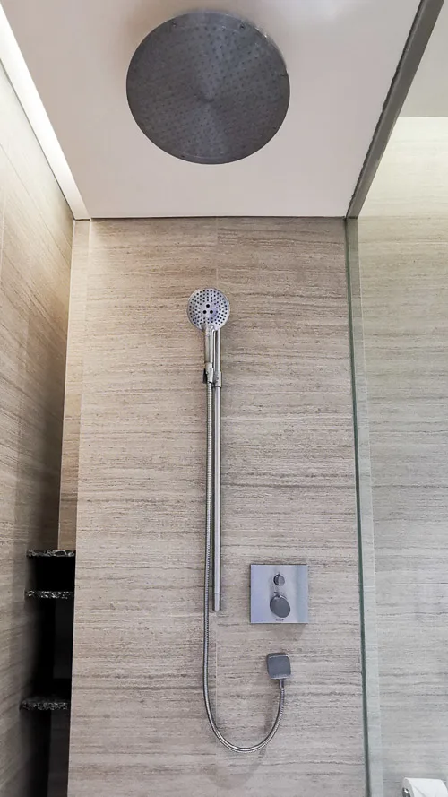 Jewel Changi Lounge Review - Shower