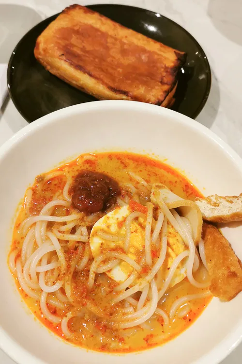 SATS Premier Lounge at Terminal 1 Changi Airport Singapore 2022 - Food - Laksa and curry puff