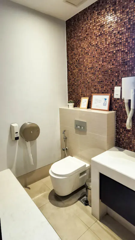 Marhaba Lounge Terminal 1 Review - Singapore Changi Airport - Bathroom