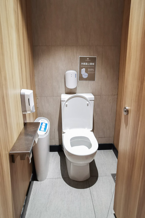 Plaza Premium Lounge Singapore Terminal 1 - Toilet