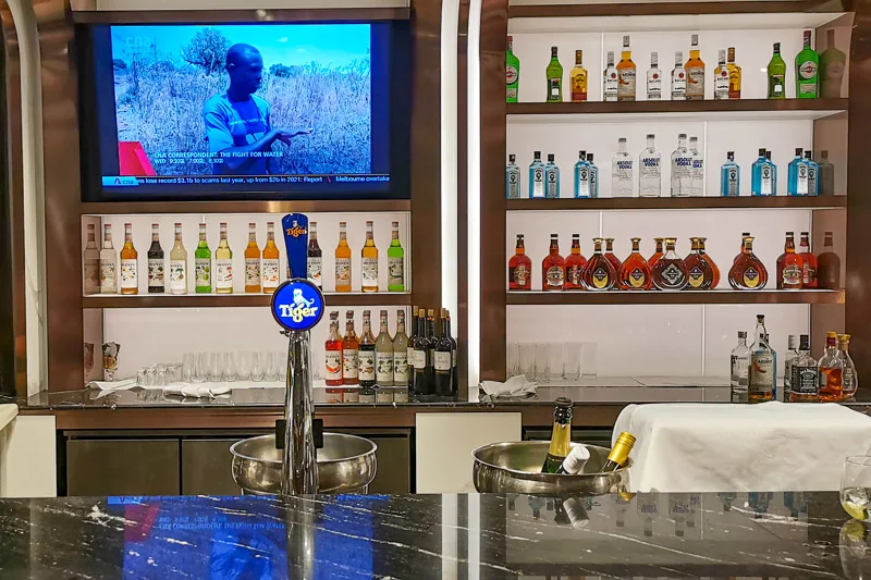 Singapore Arlines SilverKris Lounge Business Class Terminal 3 Changi Airport - Beverage - Alcoholic Drinks