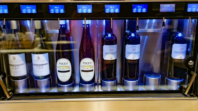 Singapore Arlines SilverKris Lounge Business Class Terminal 3 Changi Airport - Beverage - Alcoholic Drinks