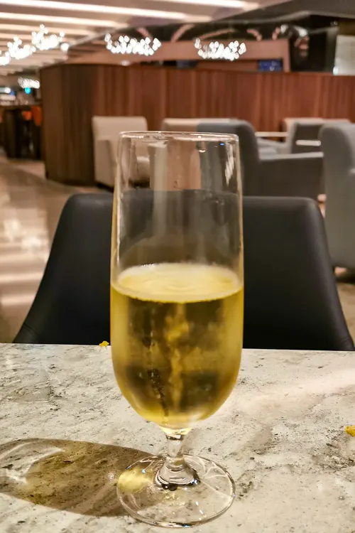 Singapore Arlines SilverKris Lounge Business Class Terminal 3 Changi Airport - Beverage - Alcoholic Drinks