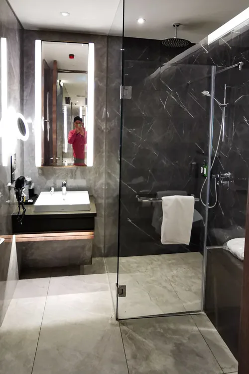 Singapore Arlines SilverKris Lounge Business Class Terminal 3 Changi Airport - Shower