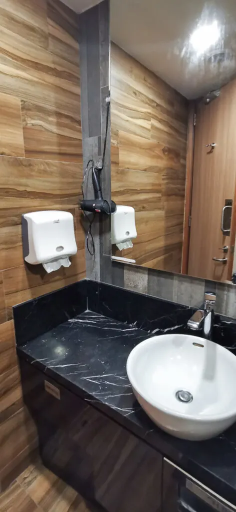 SATS Premier Lounge at Terminal 3 Singapore Review - Shower