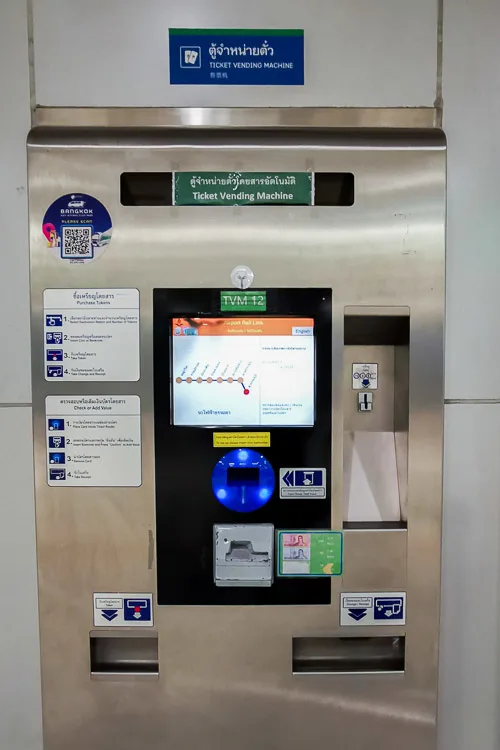 Bangkok Airport Rail Link - Buy ticket with vending machine