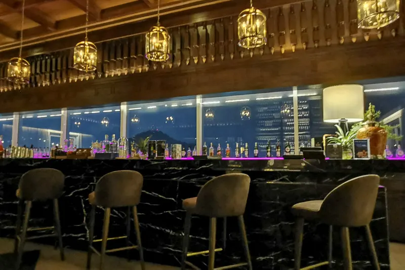 ibis Styles Phuket City Review - Estrella Bar Novotel Phuket City Phokeethra