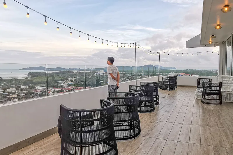 ibis Styles Phuket City Review - Estrella Bar Novotel Phuket City Phokeethra