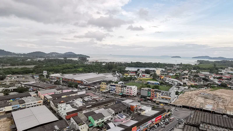 ibis Styles Phuket City Review - Estrella Bar Novotel Phuket City Phokeethra